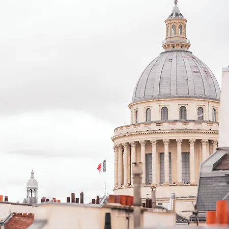 Отель Madeleine De Senlis 3*