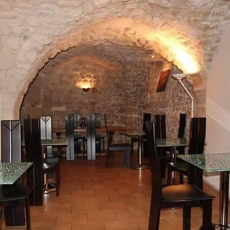 Madeleine De Senlis Отель 3*